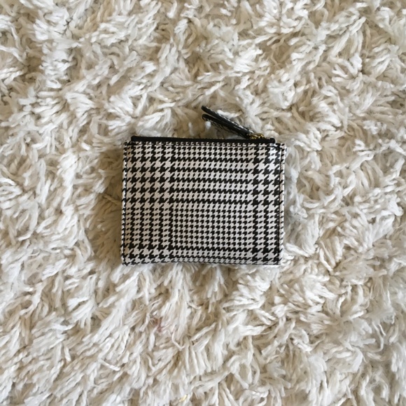 ✨GUESS WALLET - Picture 2 of 3